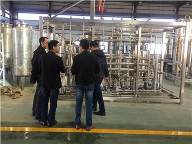 河南客戶來秋（qiū）立公司參觀考察